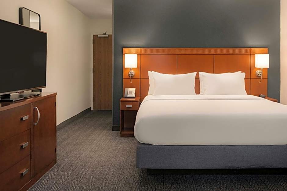 Courtyard by Marriott Louisville East