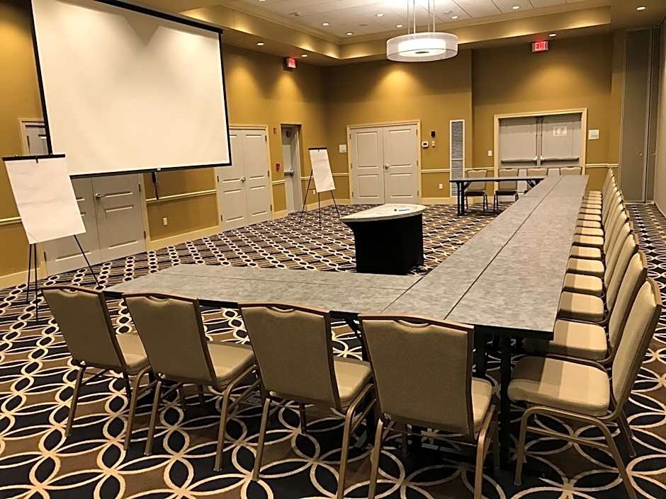 Holiday Inn and Suites East Peoria By IHG