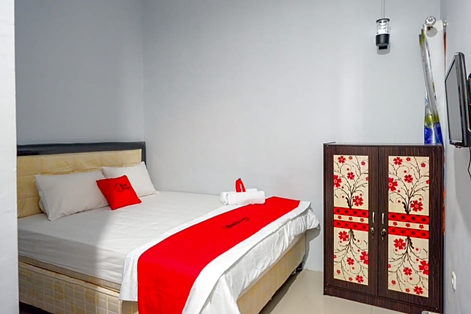 RedDoorz @ Hotel Grand Aulia Majene