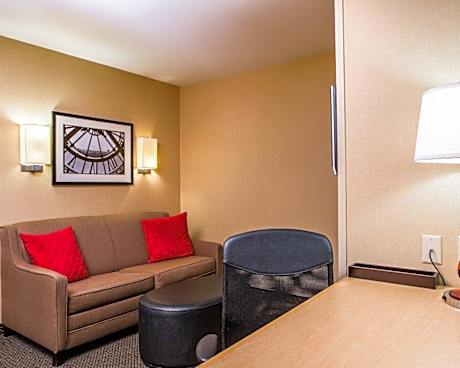 2 Queen Beds, Business Room, Suite, Nonsmoking