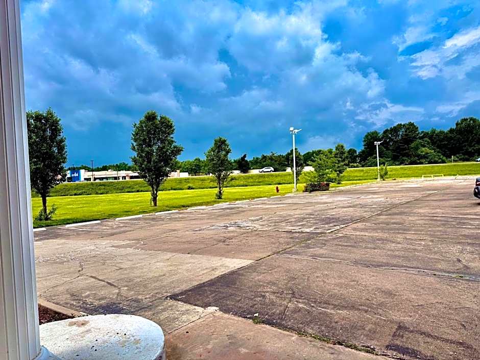 University Inn of Carbondale by Hotel O