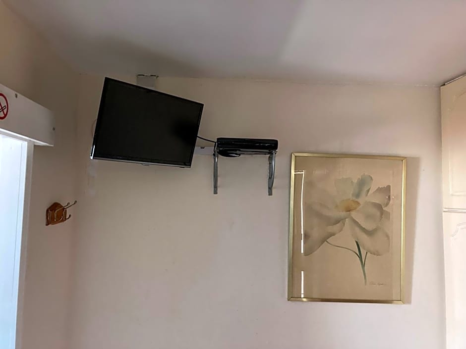 Harman Suites Self-Catering Apartments Free WIFI & Parking