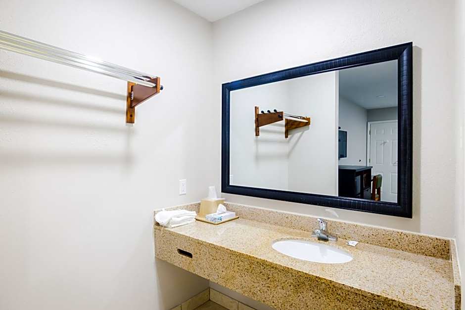 Scottish Inn & Suites