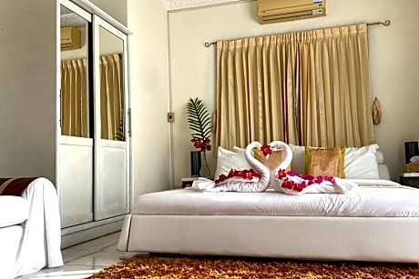 Deluxe Suite with Sea View