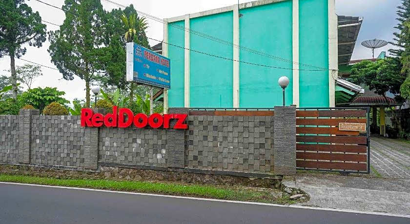 RedDoorz near Lokawisata Baturaden