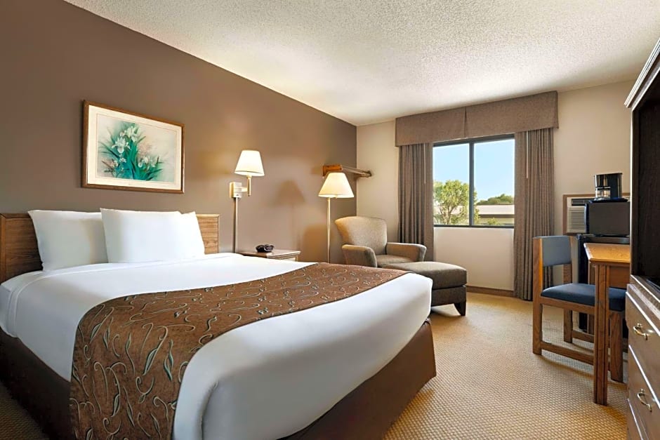 Super 8 by Wyndham Lincoln North