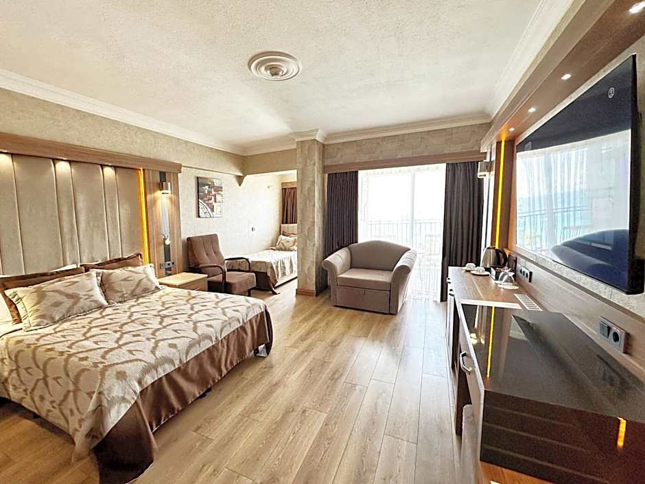 LAUR HOTELS Experience & Elegance