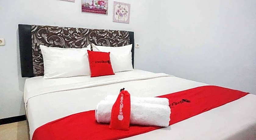 RedDoorz near Velodrome Malang 2