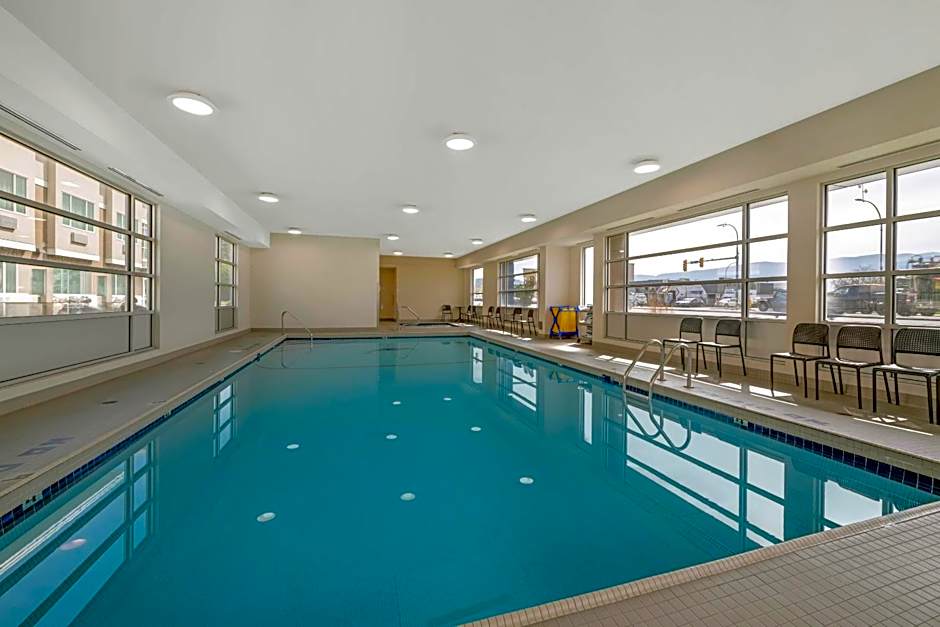 Econo Lodge Inn & Suites