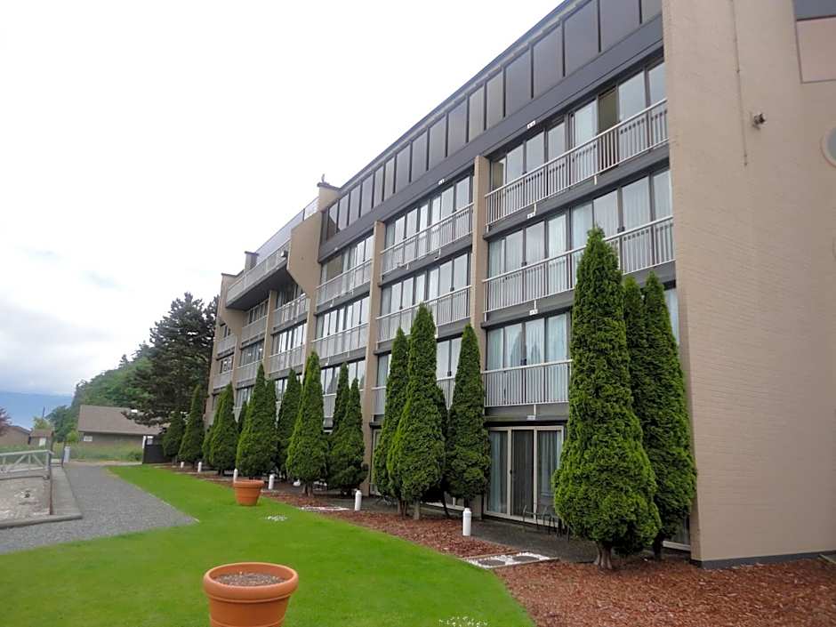 Oceanfront Suites At Cowichan Bay