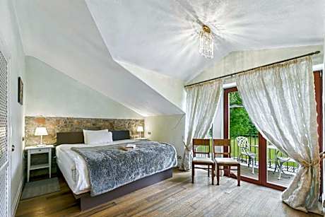 Deluxe Double Room with Balcony