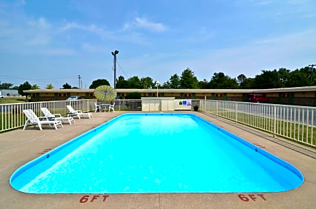 Americas Best Value Inn Iola