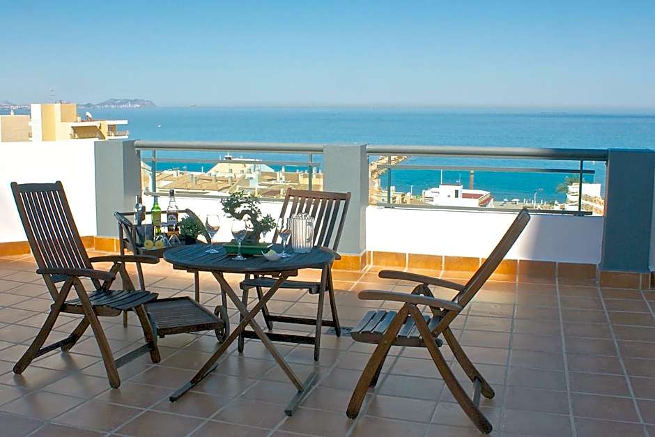 La Familia Gallo Rojo