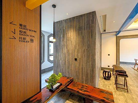 Yisu Impression Hotel (Ningbo Tianyi Square chenghuangmiao station)