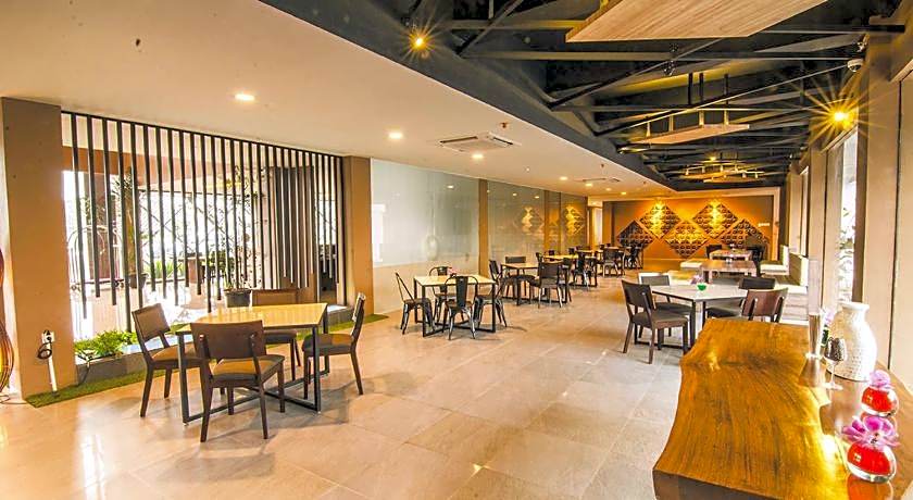 Front One Akshaya Hotel Karawang