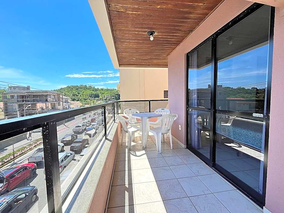 B481 Apto 3 quartos frente para avenida 8 pessoas