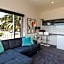 Bay 10 - Suites and Apartments