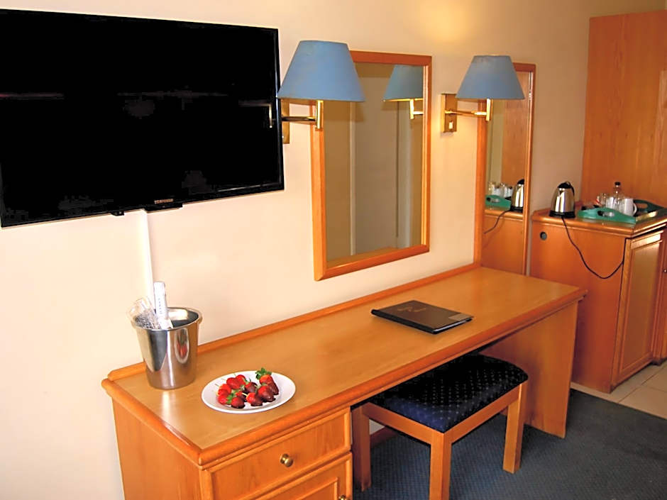 Safari Hotel & Convention Centre