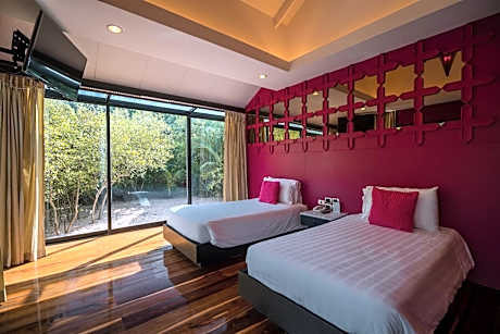 Two-Bedroom Sea House