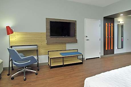 1 King Mobility Accessible With Tub