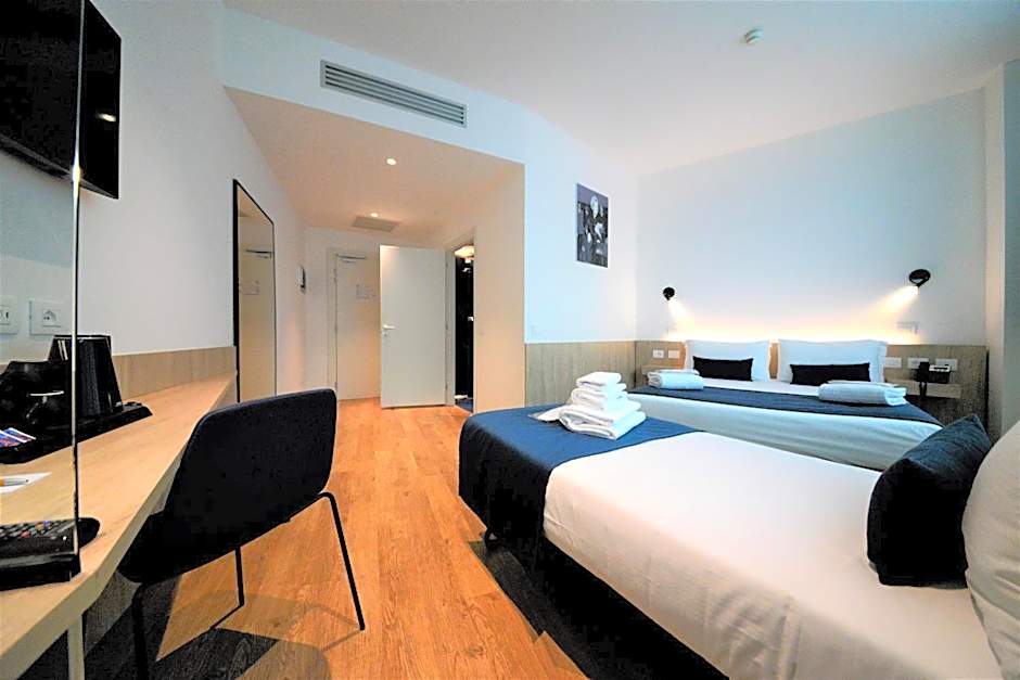 Air Rooms Rome Airport by HelloSky