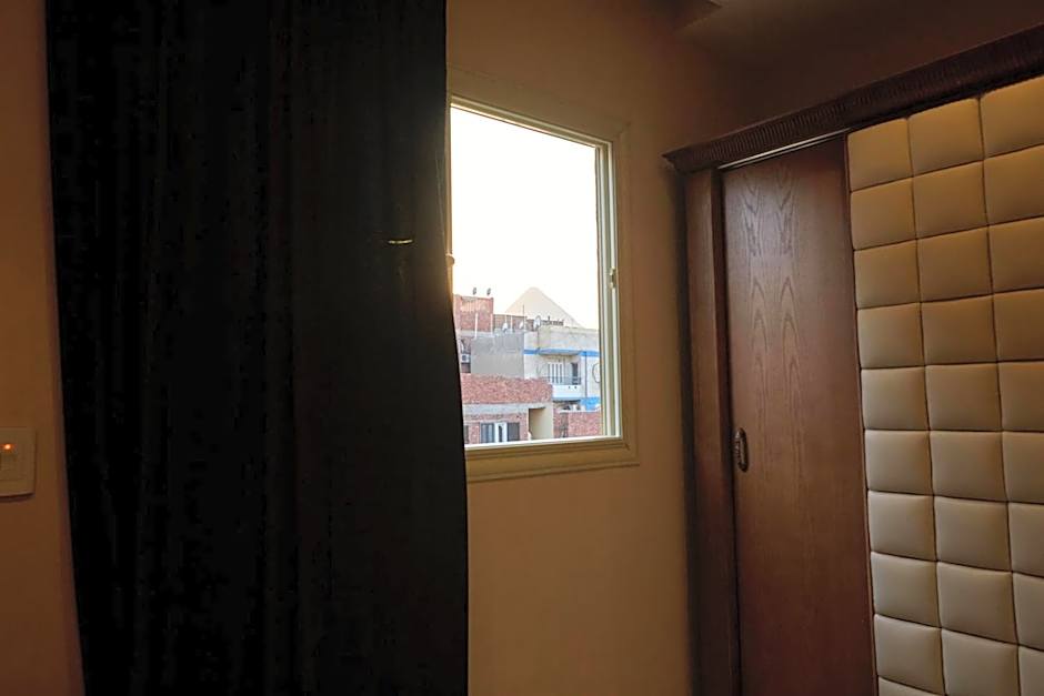 Grand Pyramid View Hotel