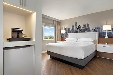 Corner King Room
