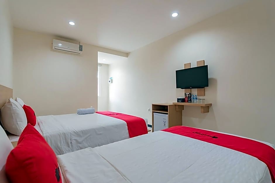 RedDoorz Syariah Plus near Tanjungpura University 2 Pontianak