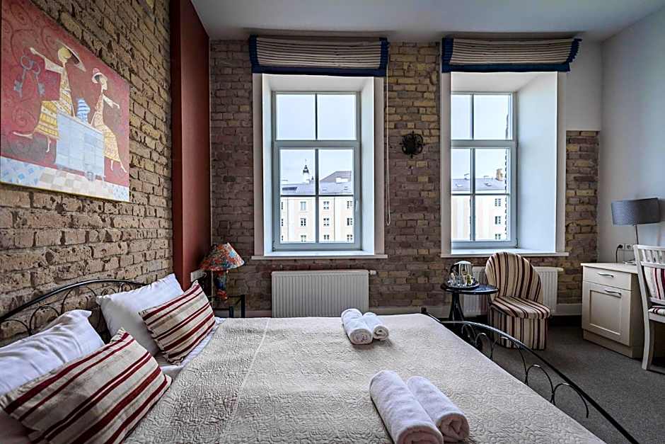 Moon Garden Old Town Hotel