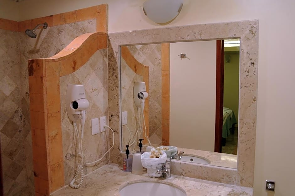 Hotel Real Del Mayab