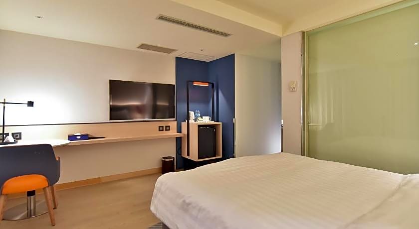 Holiday Inn Express Taipei Train Station