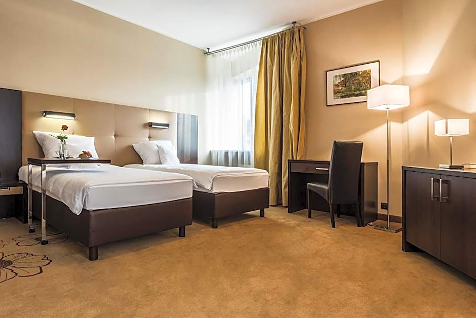 Hotel Victor Pruszkow DeSilva