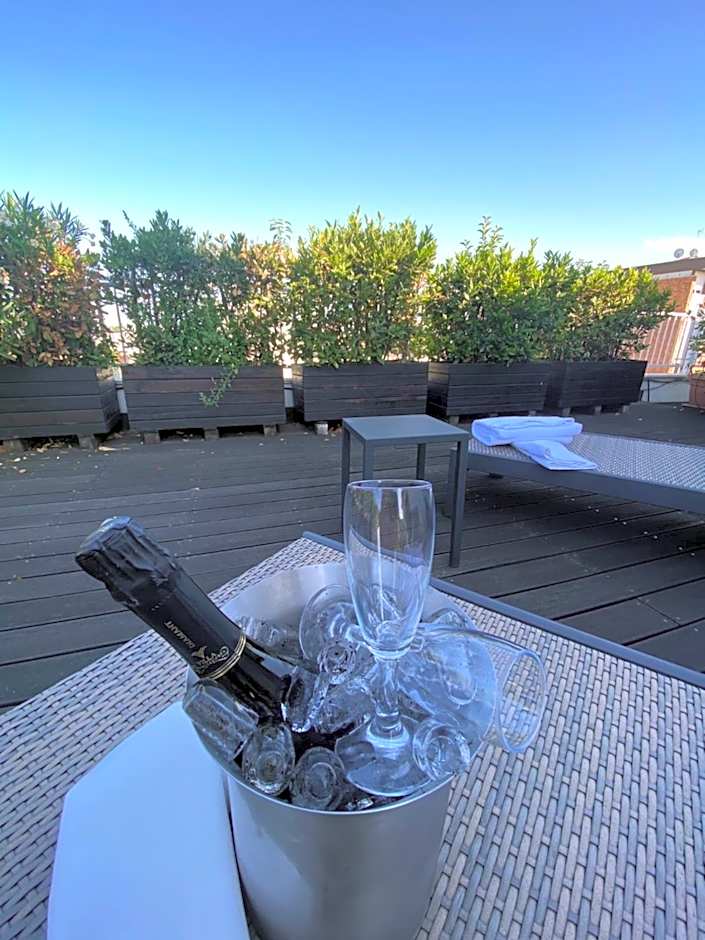 Card International Hotel