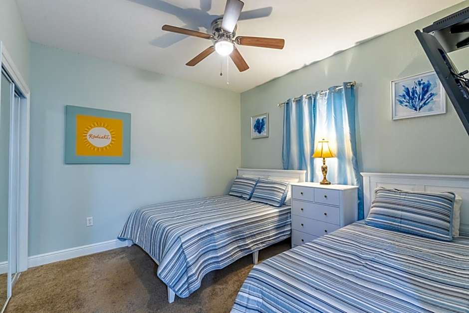 Crystal Shores West 202