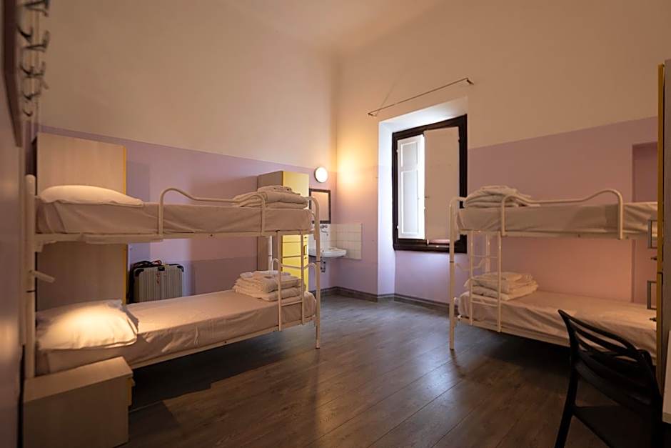 Hotel & Hostel 7