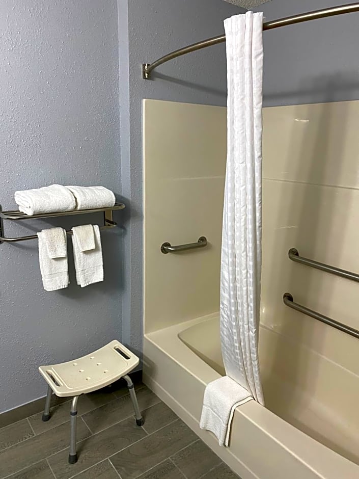American Inn Cedar Rapids South