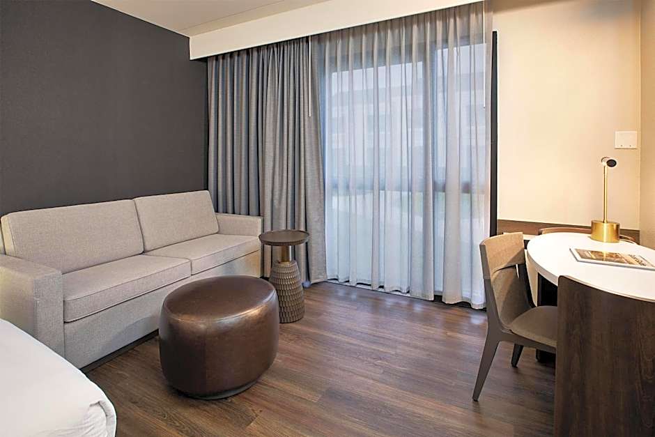 DoubleTree by Hilton Hotel Detroit - Novi