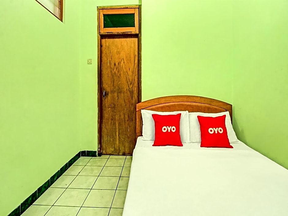 OYO 90031 Villa Papada