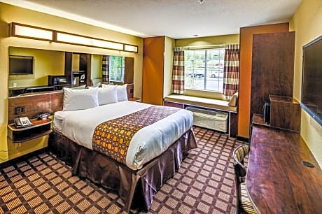 Queen Room - Disability Access - Non-Smoking