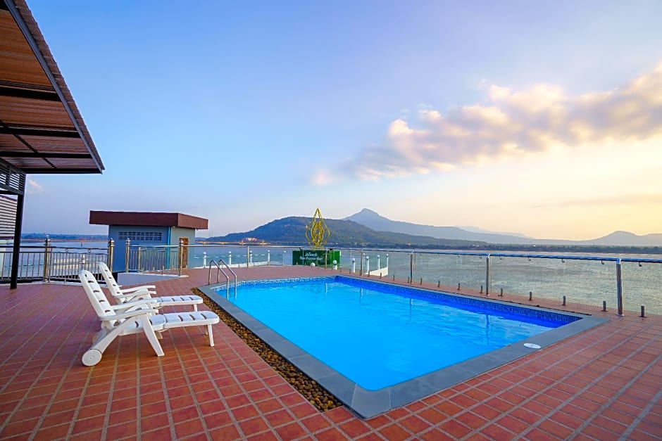 Intouch Riverside Hotel