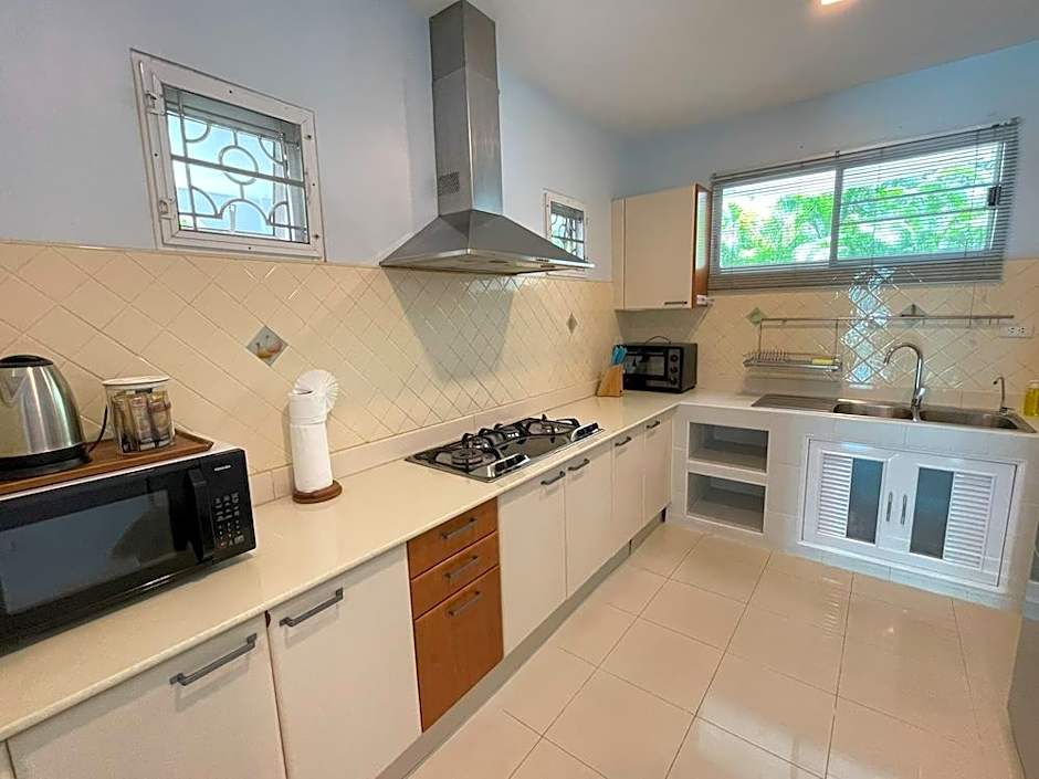 Large sea view house in Kata, Big Buddha views