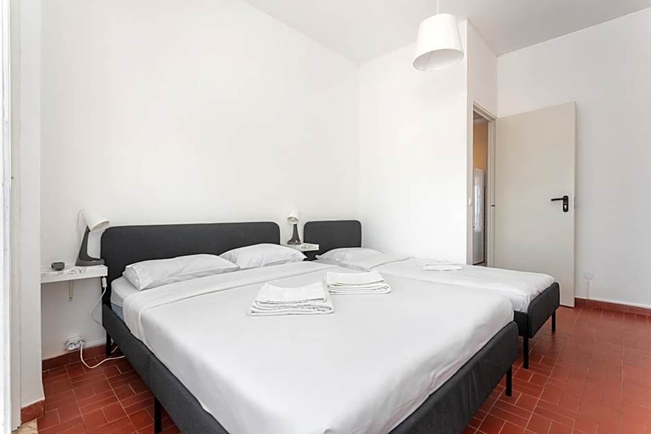 Blife Faro Beach Hostel & Rooms
