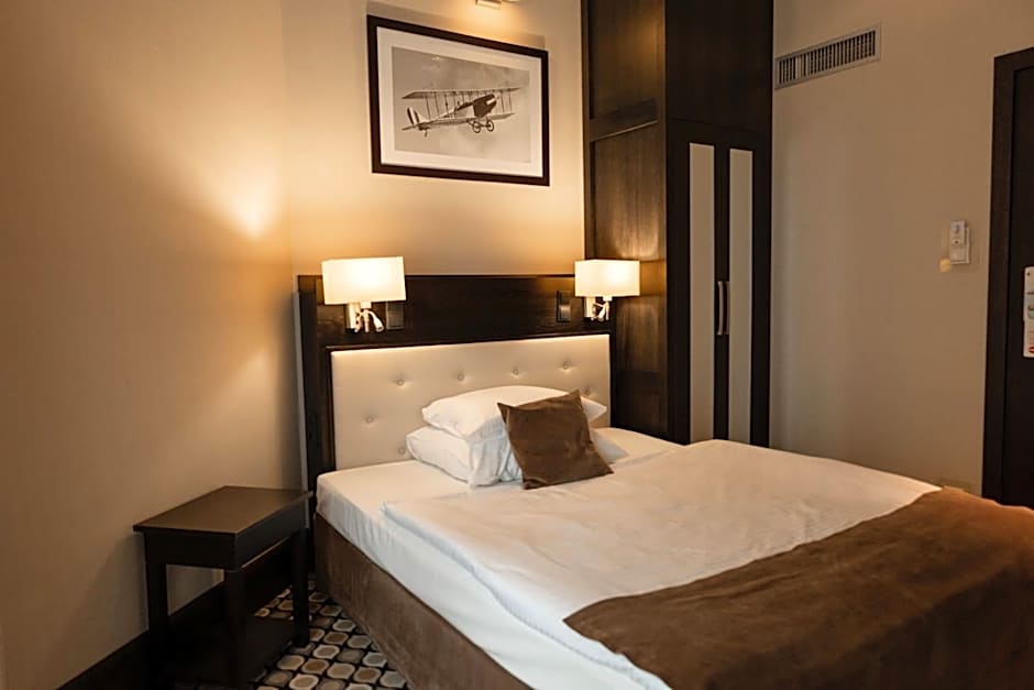 Red Baron Hotel & Restaurant