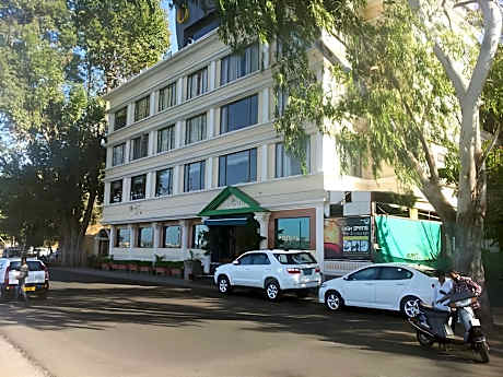 Hotel Ranjits Lakeview