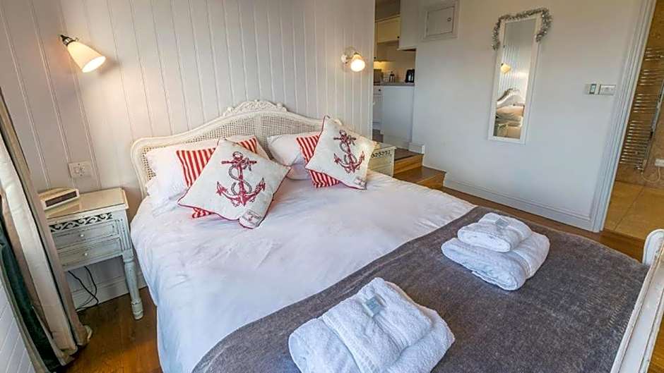 Chesil Beach Lodge Burton Bradstock Dorset DT64RJ