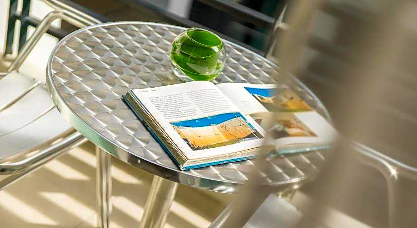 Sea Me Spring Too Hotel