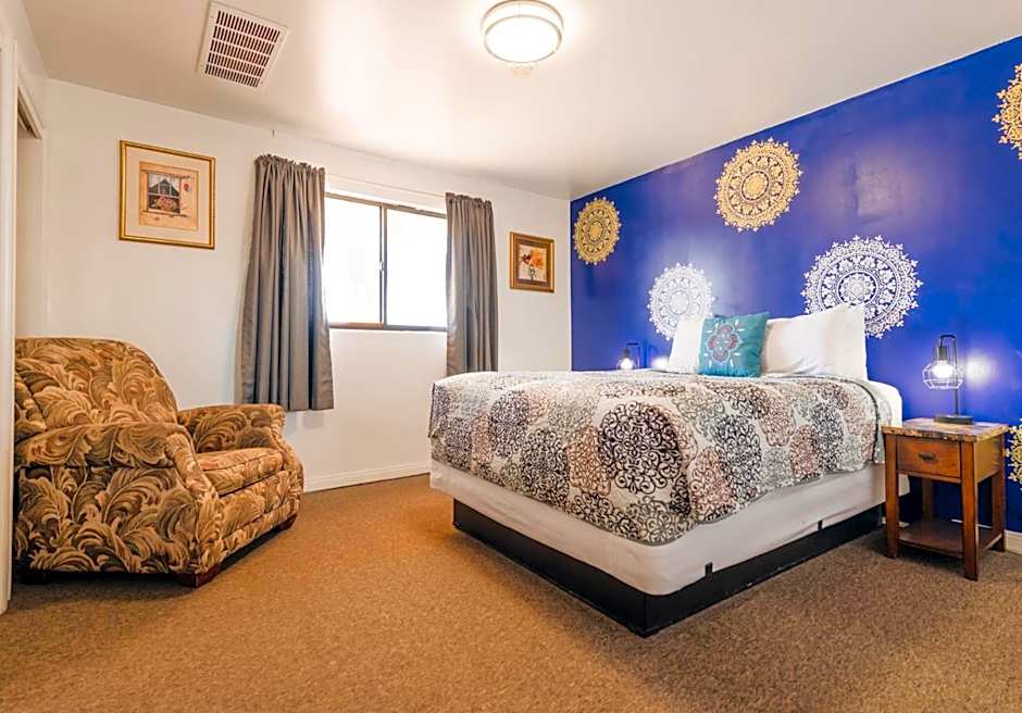Home Style Apartments - 1 & 3 BR Suites with Full Kitchen
