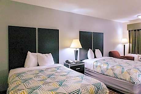 1 Full Bed - 1 Twin Bed | Mobility Access, RI Shwr, Smk