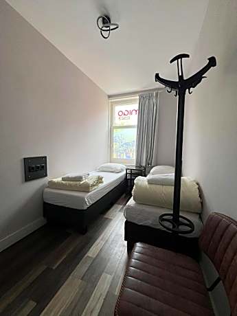 Female Only Twin Room With Shared Bathroom