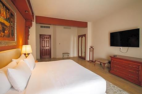 One-Bedroom King Suite